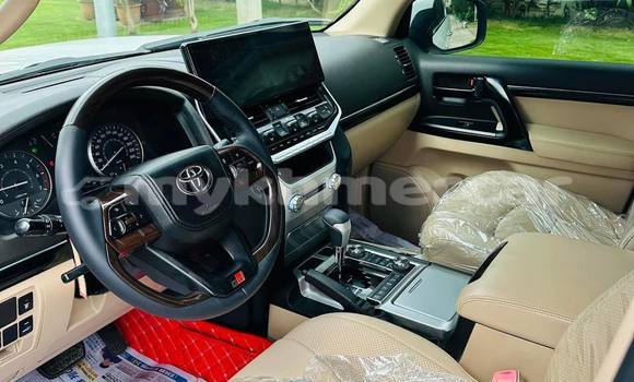 Buy Used Toyota Land Cruiser White Car in Phnom Penh in Phnom Penh Buy Used Toyota Land Cruiser White Car in Phnom Penh in Phnom Penh