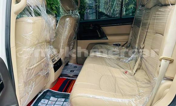 Buy Used Toyota Land Cruiser White Car in Phnom Penh in Phnom Penh Buy Used Toyota Land Cruiser White Car in Phnom Penh in Phnom Penh