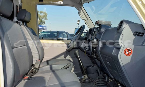 Buy New Toyota Land Cruiser Beige Car in Import - Dubai in Kampot Province Buy New Toyota Land Cruiser Beige Car in Import - Dubai in Kampot Province