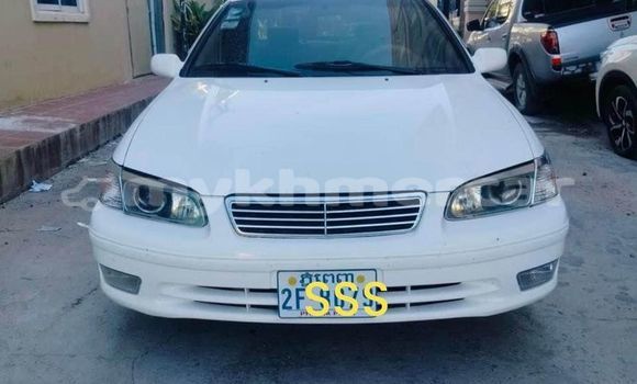 Acheter Occasion Voiture Toyota Camry Blanc à Banteay Meanchey, Banteay Meanchey Province Acheter Occasion Voiture Toyota Camry Blanc à Banteay Meanchey, Banteay Meanchey Province