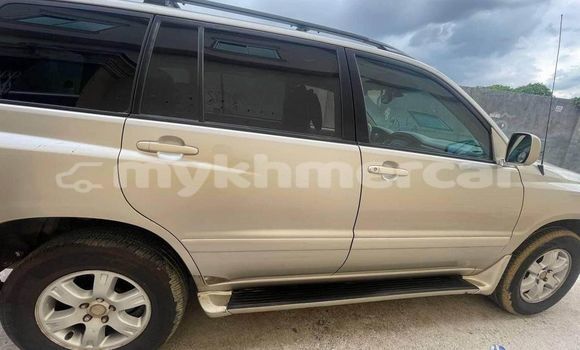 Acheter Occasion Voiture Toyota Highlander Autre à Cheom Ksan, Preah Vihear Province Acheter Occasion Voiture Toyota Highlander Autre à Cheom Ksan, Preah Vihear Province