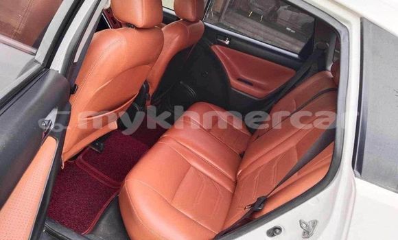 Acheter Occasion Voiture Toyota Matrix Blanc à Banlung, Ratanakiri Province Acheter Occasion Voiture Toyota Matrix Blanc à Banlung, Ratanakiri Province