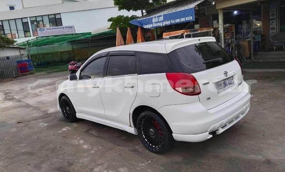 Acheter Occasion Voiture Toyota Matrix Blanc à Banlung, Ratanakiri Province Acheter Occasion Voiture Toyota Matrix Blanc à Banlung, Ratanakiri Province