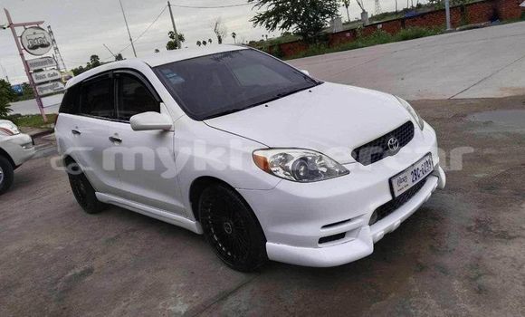 Acheter Occasion Voiture Toyota Matrix Blanc à Banlung, Ratanakiri Province Acheter Occasion Voiture Toyota Matrix Blanc à Banlung, Ratanakiri Province