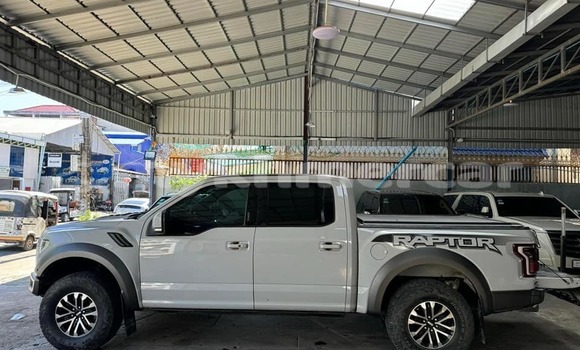Buy Used Ford F–150 White Car in Banlung in Ratanakiri Province Buy Used Ford F–150 White Car in Banlung in Ratanakiri Province