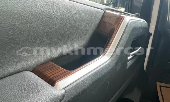 Acheter Occasion Voiture Toyota Granvia Blanc à Chbar Mon, Kampong Speu Province Acheter Occasion Voiture Toyota Granvia Blanc à Chbar Mon, Kampong Speu Province