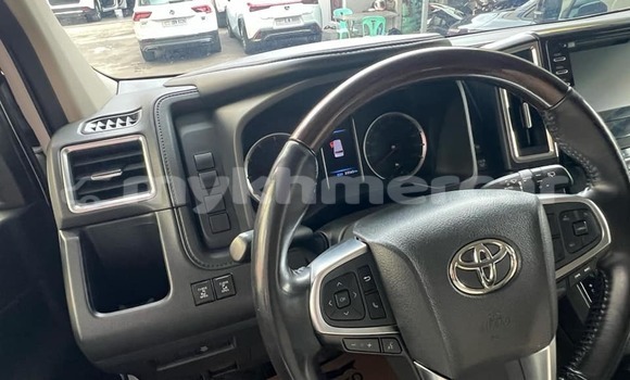 Acheter Occasion Voiture Toyota Granvia Blanc à Chbar Mon, Kampong Speu Province Acheter Occasion Voiture Toyota Granvia Blanc à Chbar Mon, Kampong Speu Province