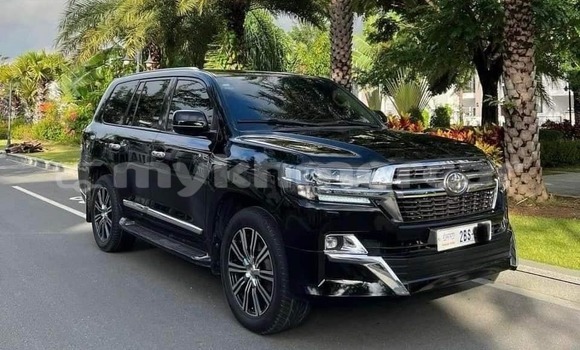 Buy Used Toyota Land Cruiser Black Car in Banteay Meanchey in Banteay Meanchey Province Buy Used Toyota Land Cruiser Black Car in Banteay Meanchey in Banteay Meanchey Province