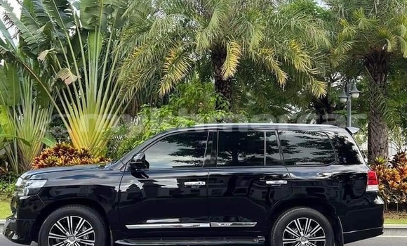 Buy Used Toyota Land Cruiser Black Car in Banteay Meanchey in Banteay Meanchey Province Buy Used Toyota Land Cruiser Black Car in Banteay Meanchey in Banteay Meanchey Province