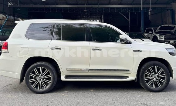 Buy Used Toyota Land Cruiser White Car in Banlung in Ratanakiri Province Buy Used Toyota Land Cruiser White Car in Banlung in Ratanakiri Province