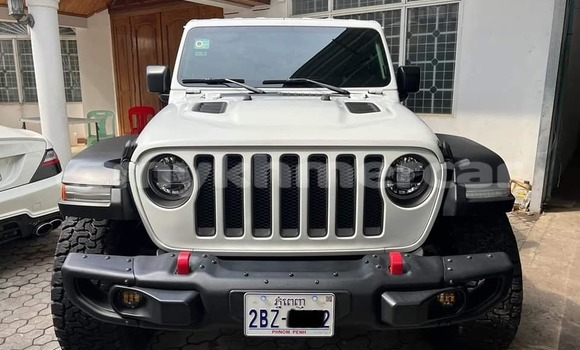 Buy Used Jeep Wrangler White Car in Banteay Meanchey in Banteay Meanchey Province