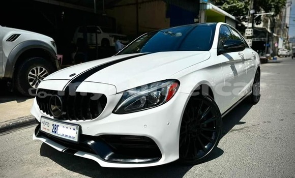 Acheter Occasion Voiture Mercedes-Benz C–Class Blanc à Battambang, Battambang Province Acheter Occasion Voiture Mercedes-Benz C–Class Blanc à Battambang, Battambang Province