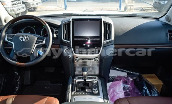 Acheter Import Voiture Toyota Land Cruiser Blanc à Import - Dubai, Kampot Province Acheter Import Voiture Toyota Land Cruiser Blanc à Import - Dubai, Kampot Province