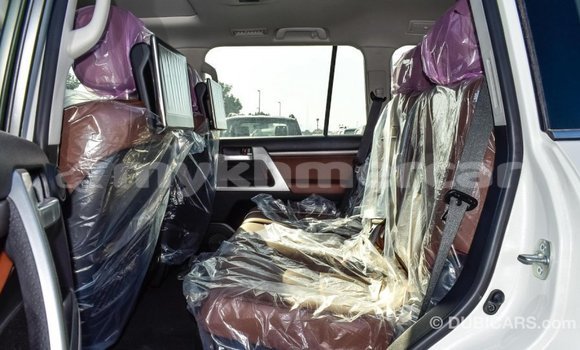 Acheter Import Voiture Toyota Land Cruiser Blanc à Import - Dubai, Kampot Province Acheter Import Voiture Toyota Land Cruiser Blanc à Import - Dubai, Kampot Province