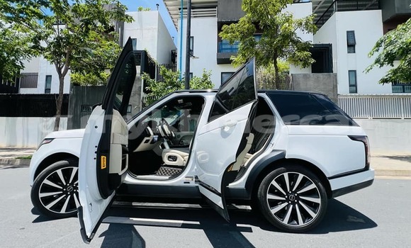 Buy Used Land Rover Range Rover Vogue White Car in Chbar Mon in Kampong Speu Province Buy Used Land Rover Range Rover Vogue White Car in Chbar Mon in Kampong Speu Province