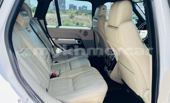 Buy Used Land Rover Range Rover Vogue White Car in Chbar Mon in Kampong Speu Province Buy Used Land Rover Range Rover Vogue White Car in Chbar Mon in Kampong Speu Province