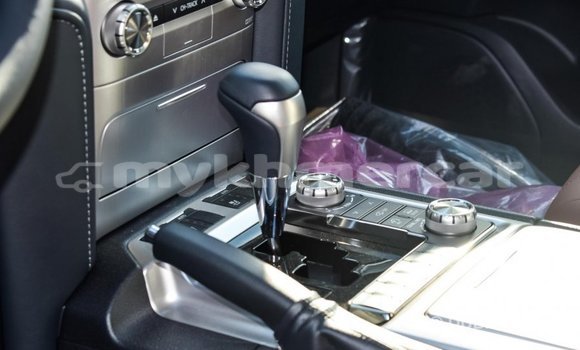 Acheter Import Voiture Toyota Land Cruiser Blanc à Import - Dubai, Kampot Province Acheter Import Voiture Toyota Land Cruiser Blanc à Import - Dubai, Kampot Province