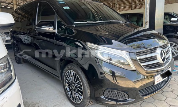 Buy Used Mercedes-Benz V-klasse Black Car in Banlung in Ratanakiri Province