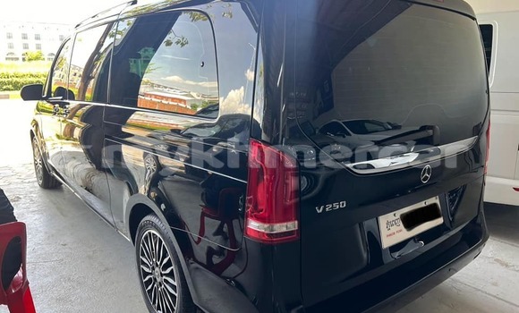 Acheter Occasion Voiture Mercedes-Benz V-klasse Noir à Banlung, Ratanakiri Province Acheter Occasion Voiture Mercedes-Benz V-klasse Noir à Banlung, Ratanakiri Province