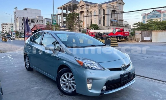 Buy Used Toyota Prius Blue Car in Chbar Mon in Kampong Speu Province Buy Used Toyota Prius Blue Car in Chbar Mon in Kampong Speu Province