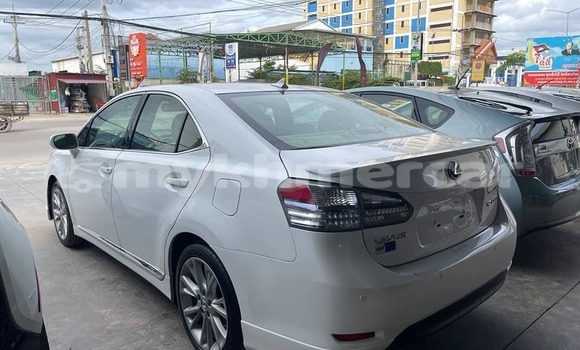 Buy Used Lexus HS White Car in Cheom Ksan in Preah Vihear Province Buy Used Lexus HS White Car in Cheom Ksan in Preah Vihear Province