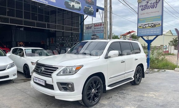 Buy Used Lexus LX 570 White Car in Chbar Mon in Kampong Speu Province Buy Used Lexus LX 570 White Car in Chbar Mon in Kampong Speu Province