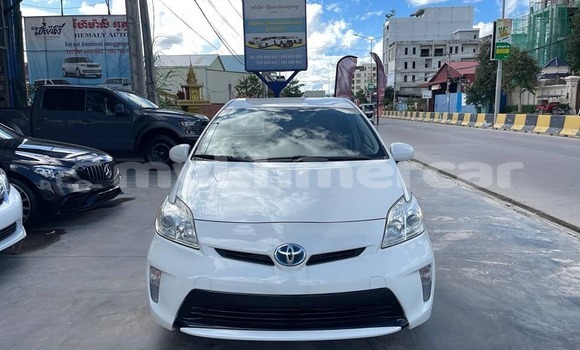Buy Used Toyota Prius White Car in Cheom Ksan in Preah Vihear Province Buy Used Toyota Prius White Car in Cheom Ksan in Preah Vihear Province
