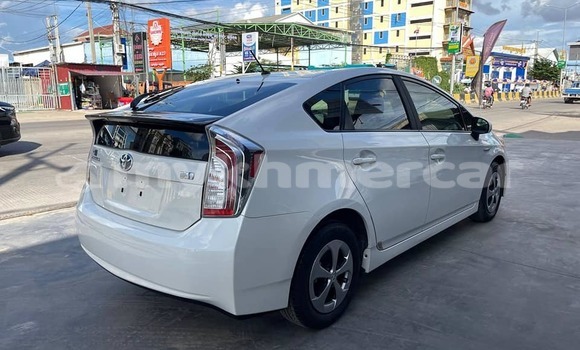 Buy Used Toyota Prius White Car in Cheom Ksan in Preah Vihear Province Buy Used Toyota Prius White Car in Cheom Ksan in Preah Vihear Province