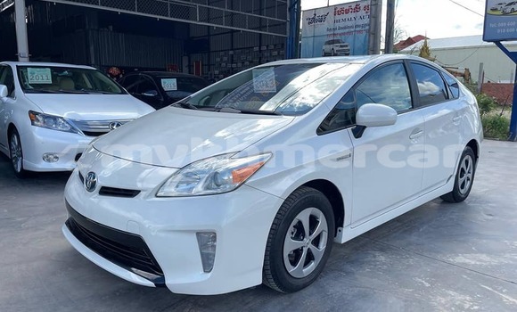 Buy Used Toyota Prius White Car in Cheom Ksan in Preah Vihear Province Buy Used Toyota Prius White Car in Cheom Ksan in Preah Vihear Province