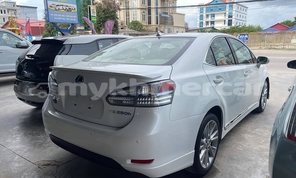 Buy Used Lexus HS White Car in Chbar Mon in Kampong Speu Province Buy Used Lexus HS White Car in Chbar Mon in Kampong Speu Province