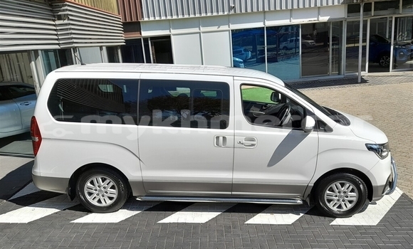 Buy Used Hyundai H1 White Car in Phnom Penh in Phnom Penh Buy Used Hyundai H1 White Car in Phnom Penh in Phnom Penh