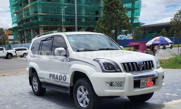 Buy Used Toyota Prado White Car in Bavet in Svay Rieng Province