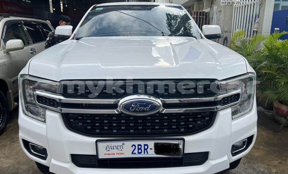 Buy Used Ford Taurus X White Car in Banlung in Ratanakiri Province Buy Used Ford Taurus X White Car in Banlung in Ratanakiri Province