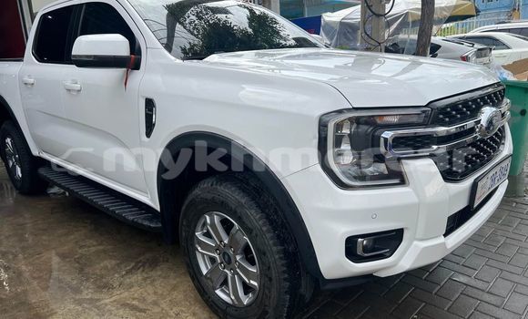 Buy Used Ford Taurus X White Car in Banlung in Ratanakiri Province Buy Used Ford Taurus X White Car in Banlung in Ratanakiri Province