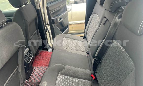 Buy Used Ford Taurus X White Car in Banlung in Ratanakiri Province Buy Used Ford Taurus X White Car in Banlung in Ratanakiri Province