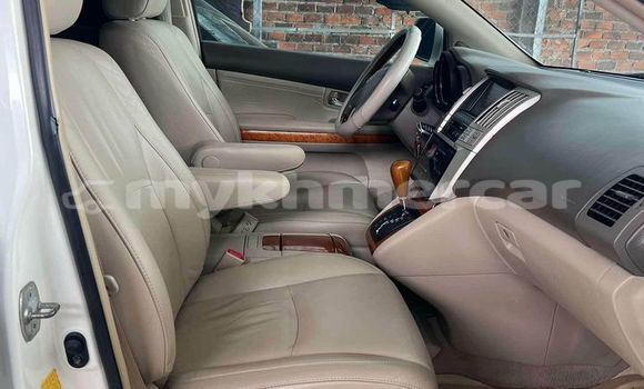 Buy Used Lexus RX 330 White Car in Battambang in Battambang Province Buy Used Lexus RX 330 White Car in Battambang in Battambang Province
