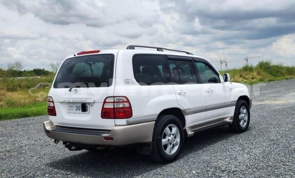 Buy Used Toyota Land Cruiser White Car in Banteay Meanchey in Banteay Meanchey Province Buy Used Toyota Land Cruiser White Car in Banteay Meanchey in Banteay Meanchey Province