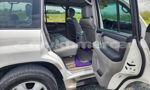 Buy Used Toyota Land Cruiser White Car in Banteay Meanchey in Banteay Meanchey Province Buy Used Toyota Land Cruiser White Car in Banteay Meanchey in Banteay Meanchey Province