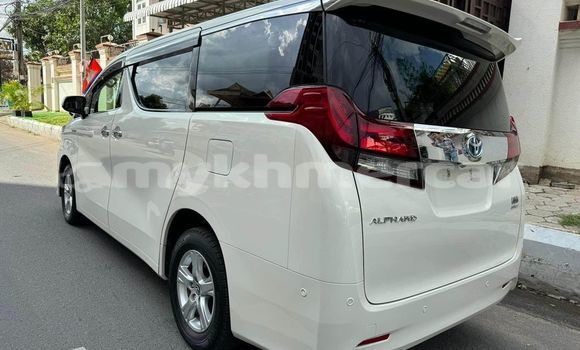 Buy Used Toyota Alphard White Car in Battambang in Battambang Province Buy Used Toyota Alphard White Car in Battambang in Battambang Province