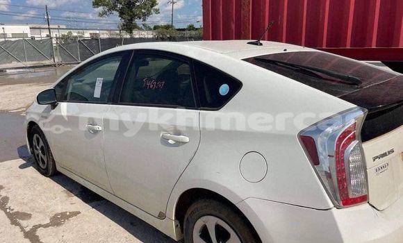 Buy Used Toyota Prius White Car in Phnom Penh in Phnom Penh Buy Used Toyota Prius White Car in Phnom Penh in Phnom Penh