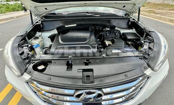 Buy Used Hyundai Santa Fe White Car in Chbar Mon in Kampong Speu Province Buy Used Hyundai Santa Fe White Car in Chbar Mon in Kampong Speu Province