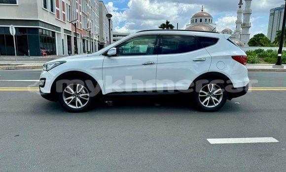 Buy Used Hyundai Santa Fe White Car in Chbar Mon in Kampong Speu Province Buy Used Hyundai Santa Fe White Car in Chbar Mon in Kampong Speu Province