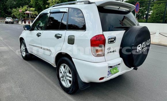 Buy Used Toyota RAV4 White Car in Banteay Meanchey in Banteay Meanchey Province Buy Used Toyota RAV4 White Car in Banteay Meanchey in Banteay Meanchey Province