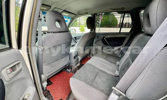 Buy Used Toyota RAV4 White Car in Banteay Meanchey in Banteay Meanchey Province Buy Used Toyota RAV4 White Car in Banteay Meanchey in Banteay Meanchey Province