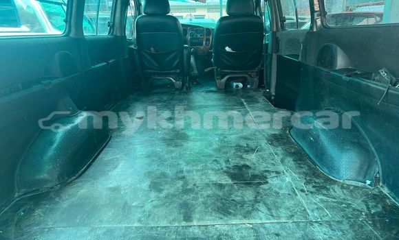 Buy Used Toyota Sienta Other Car in Banteay Meanchey in Banteay Meanchey Province Buy Used Toyota Sienta Other Car in Banteay Meanchey in Banteay Meanchey Province