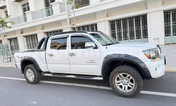 Buy Used Toyota Tacoma White Car in Chbar Mon in Kampong Speu Province Buy Used Toyota Tacoma White Car in Chbar Mon in Kampong Speu Province