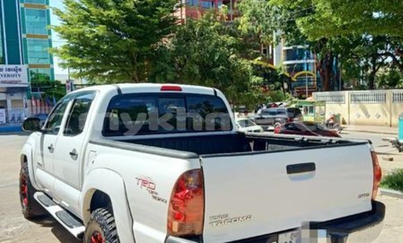 Buy Used Toyota Tacoma White Car in Banteay Meanchey in Banteay Meanchey Province Buy Used Toyota Tacoma White Car in Banteay Meanchey in Banteay Meanchey Province