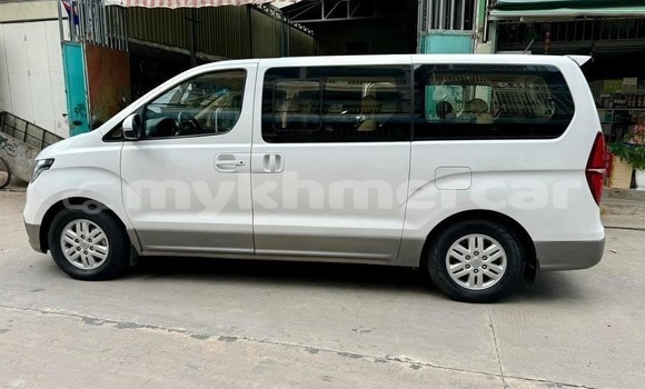 Buy Used Hyundai H1 White Car in Phnom Penh in Phnom Penh Buy Used Hyundai H1 White Car in Phnom Penh in Phnom Penh