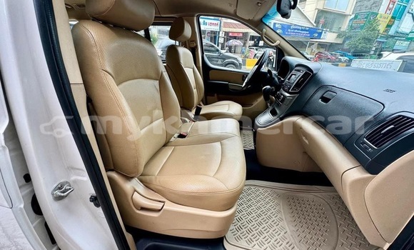 Buy Used Hyundai H1 White Car in Phnom Penh in Phnom Penh Buy Used Hyundai H1 White Car in Phnom Penh in Phnom Penh