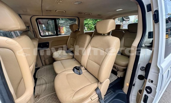 Buy Used Hyundai H1 White Car in Phnom Penh in Phnom Penh Buy Used Hyundai H1 White Car in Phnom Penh in Phnom Penh